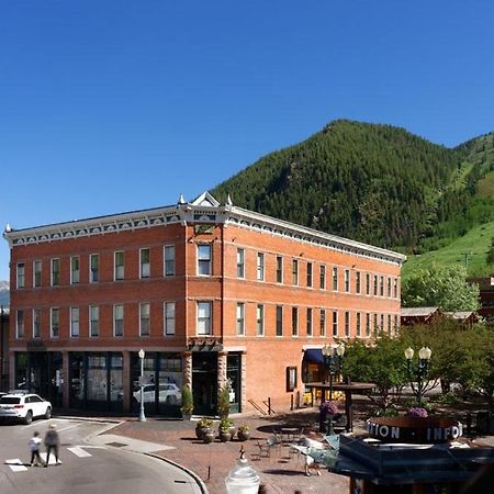 Independence Square 213, Spacious Hotel Room With 2 Queen Beds, Wet Bar, And Sitting Area Aspen Exterior photo