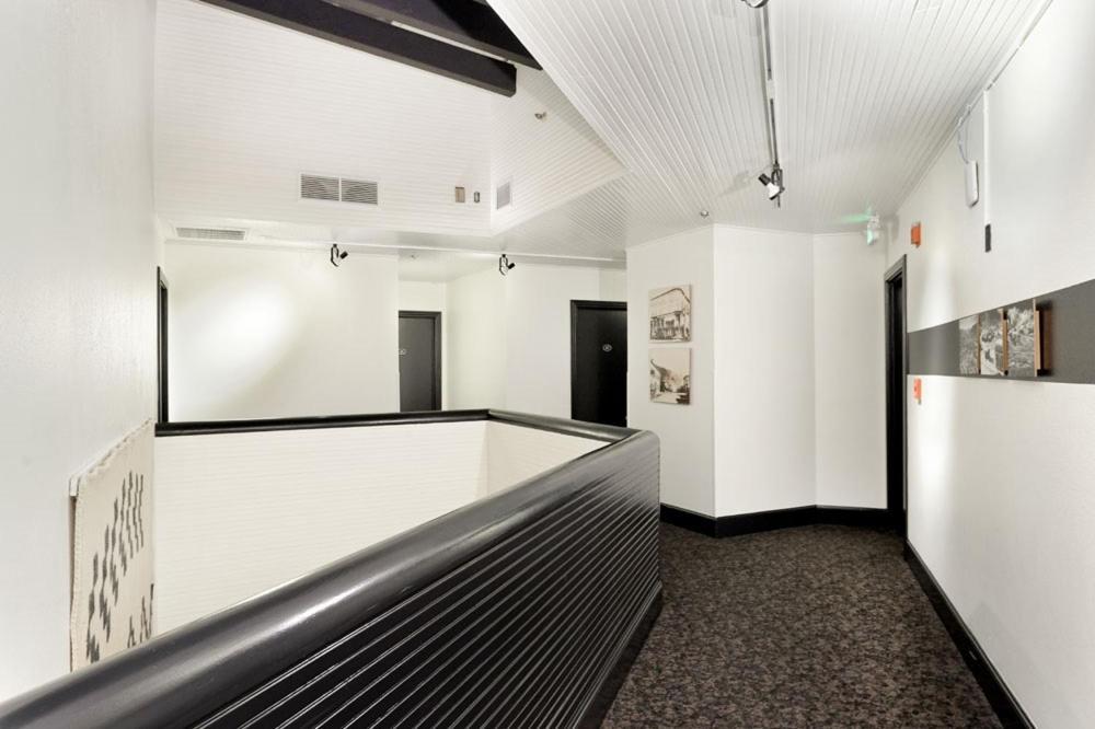 Independence Square 213, Spacious Hotel Room With 2 Queen Beds, Wet Bar, And Sitting Area Aspen Exterior photo